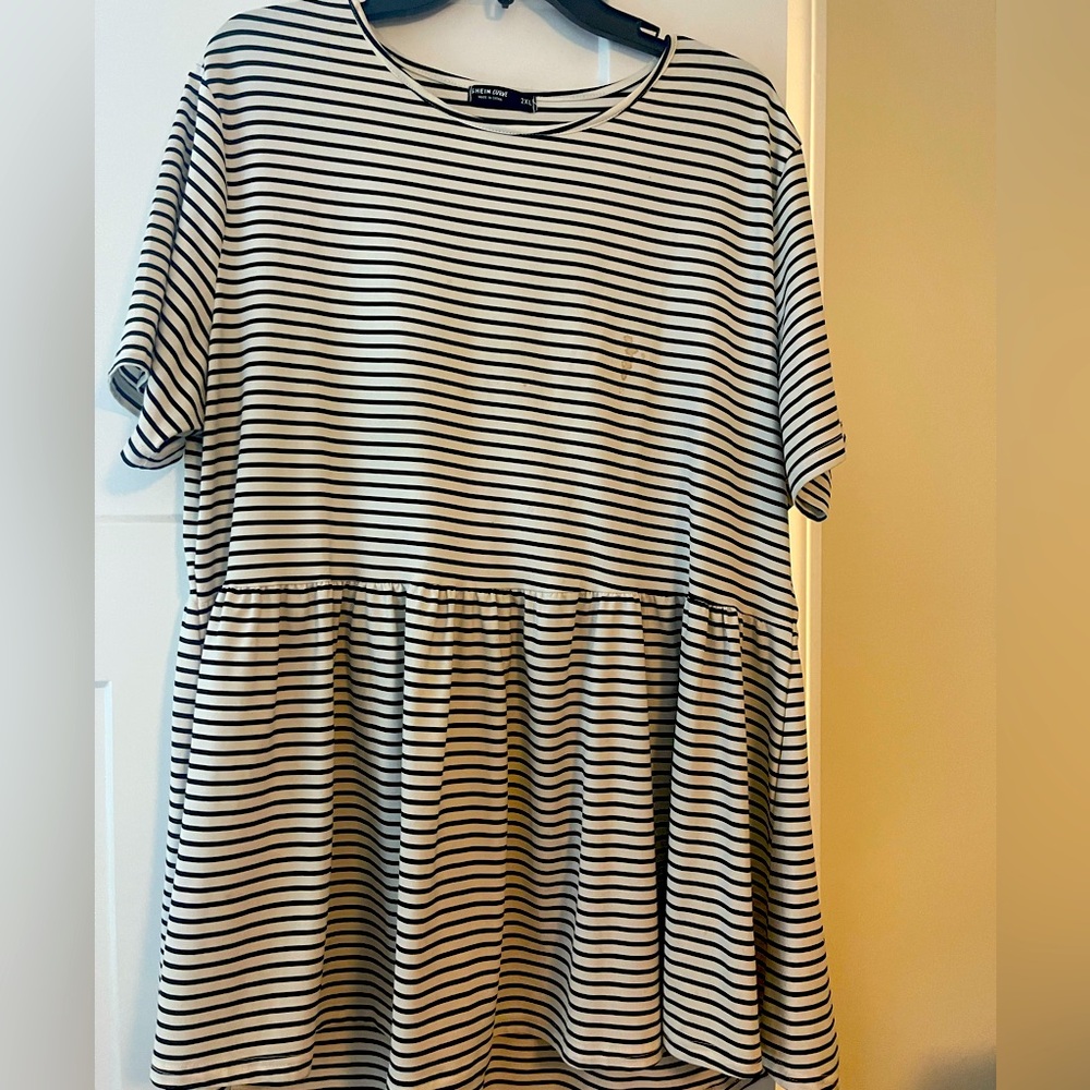 Black and white babydoll top size 3x